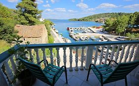 Apartment And Rooms Roko